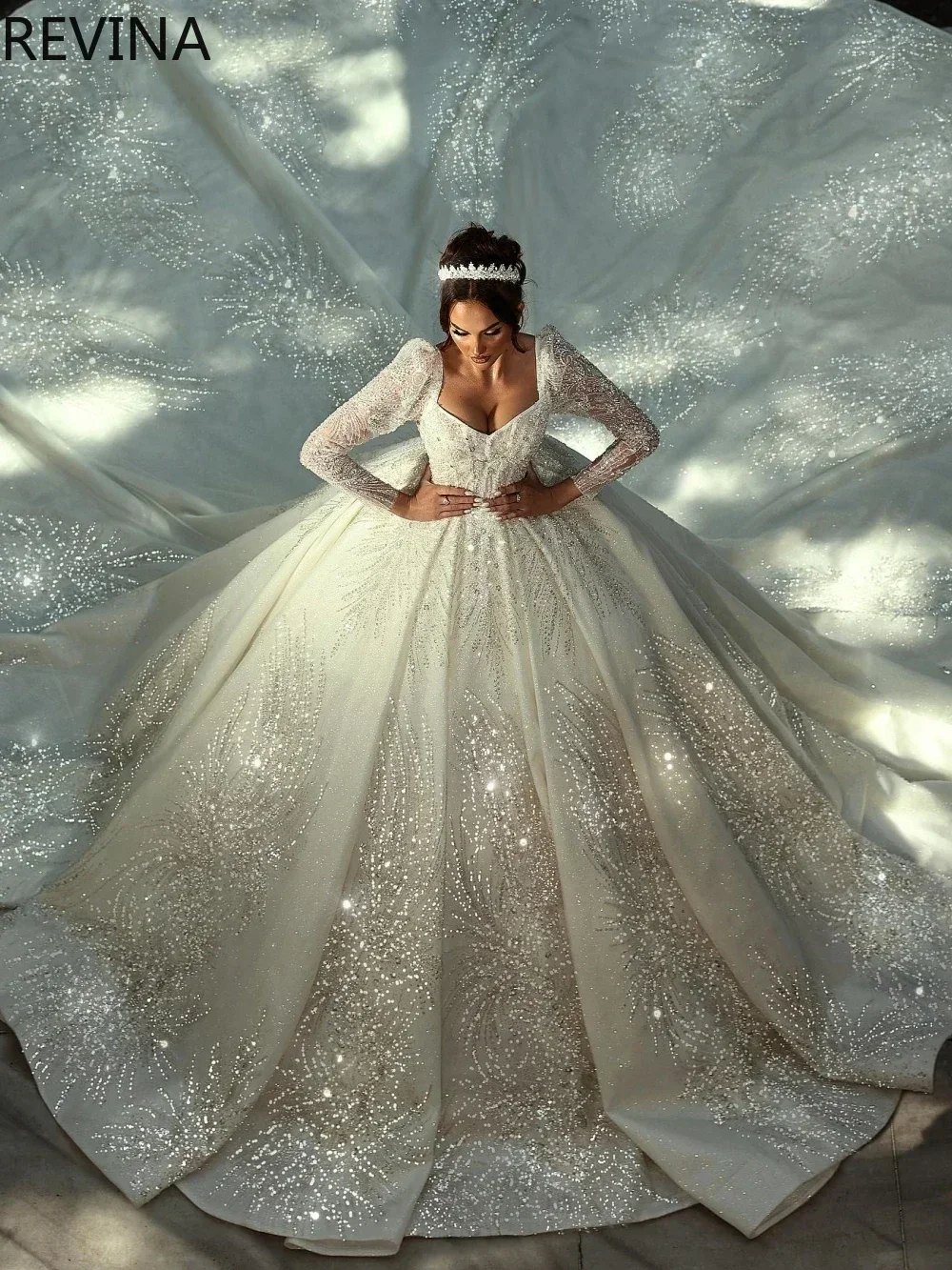 

Exquisite Ball Gown Wedding Dress Princess Long Sleeve Beaded Bridal Dress Shiny Women's Long Tail Vestidos De Novia Customized