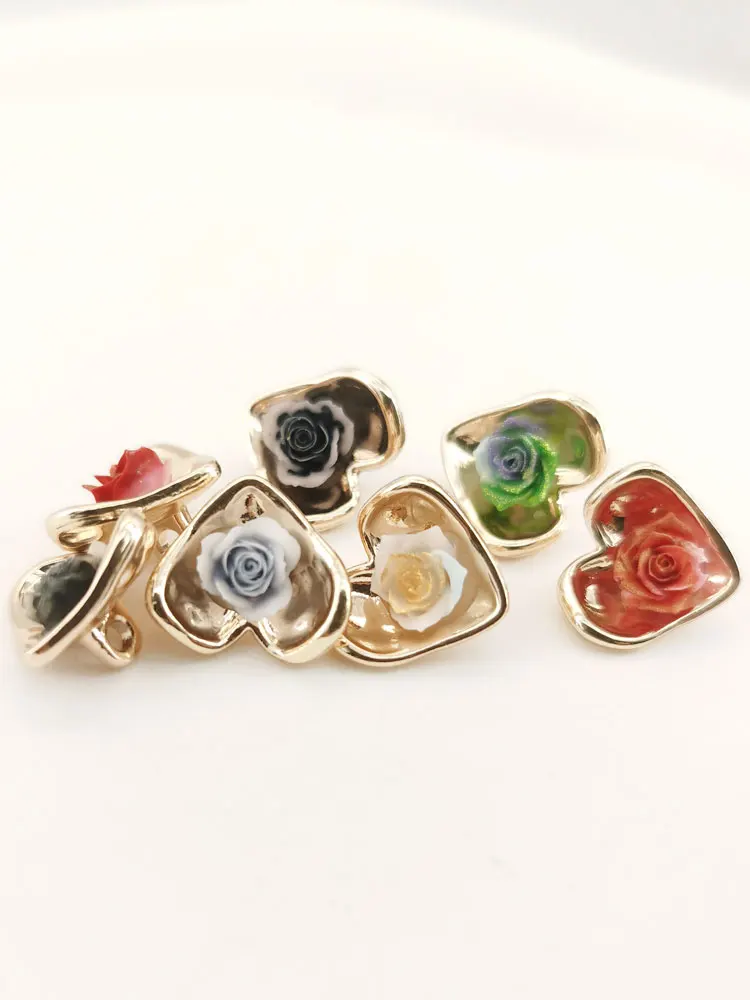 10 Stück 14 mm Mini-Herz-Blumen-Metallknöpfe für Kleidung, Hemden, Manschetten, Damenbekleidung, Zubehör, Nähzubehör, Knöpfe – Detail 2