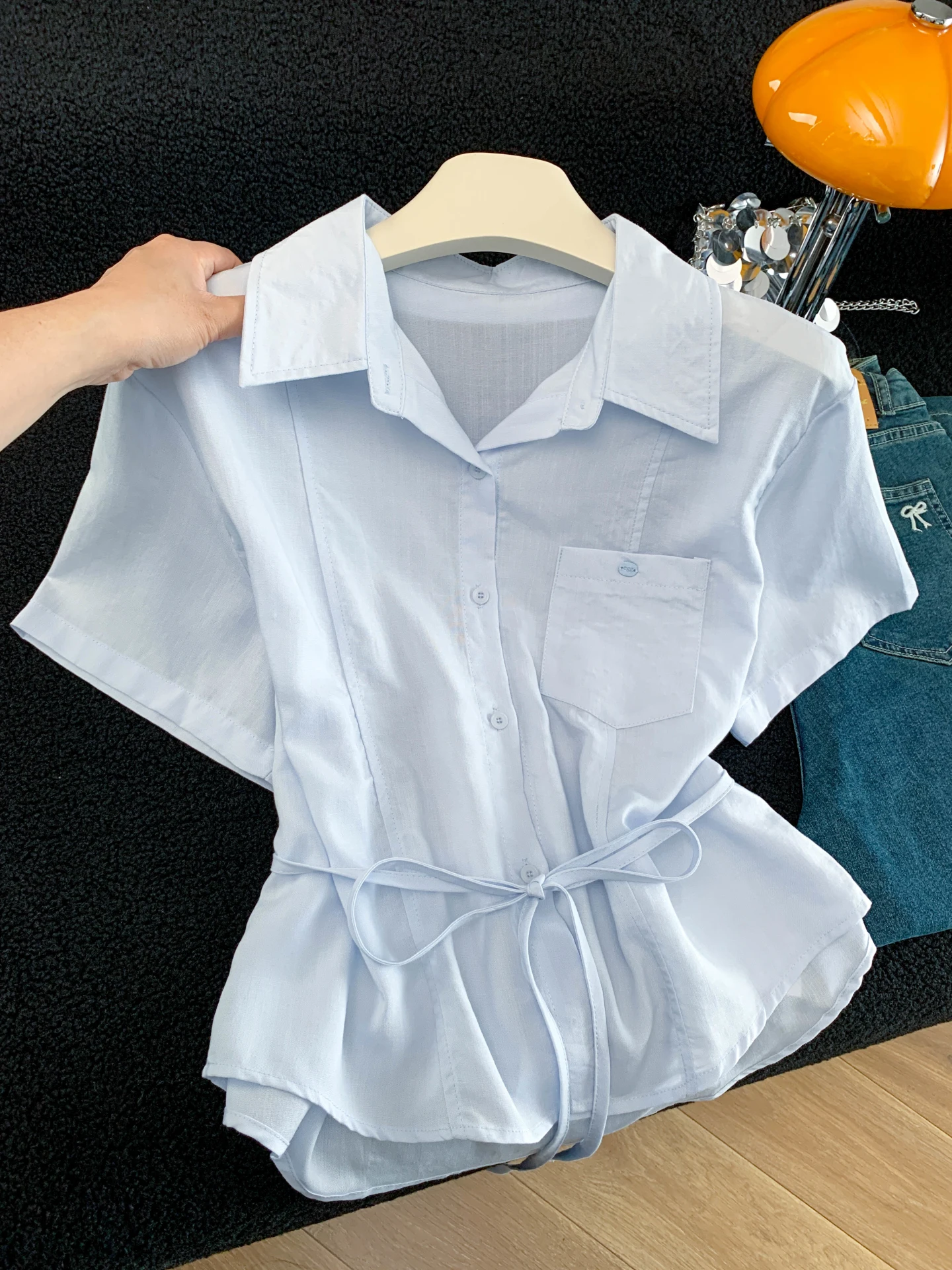 

Синяя женская рубашка с коротким рукавом, летняя новинка в корейском стиле, с завышенной талией, приталенная, универсальный топ с поясом, стандартный крой