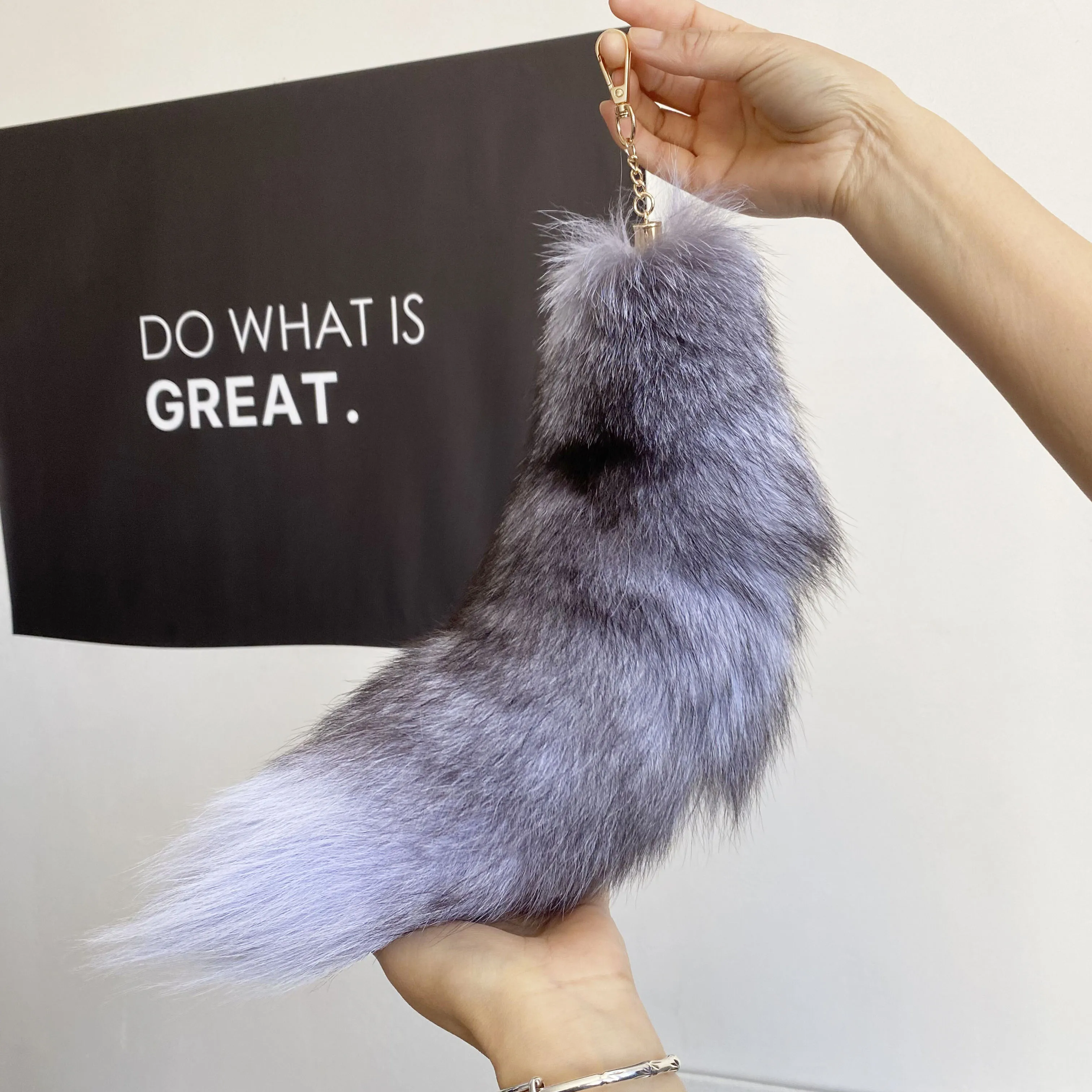 Plush Fox Fur Tail Keychain Fluffy Y2K Wolf Tail Keychains Car Accessories Colorful Anime Tail Fur Keychain Bag Charms Trinkets