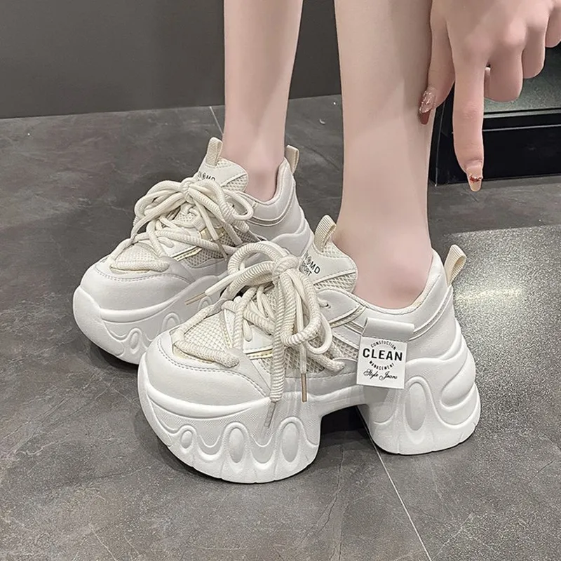 8 سنتيمتر جديد إمرأة ربيع الخريف شبكة أحذية رياضية مكتنزة سميكة القاع أحذية من الجلد منصة عالية فلكنيز أحذية رياضية غير رسمية أبي حذاء
