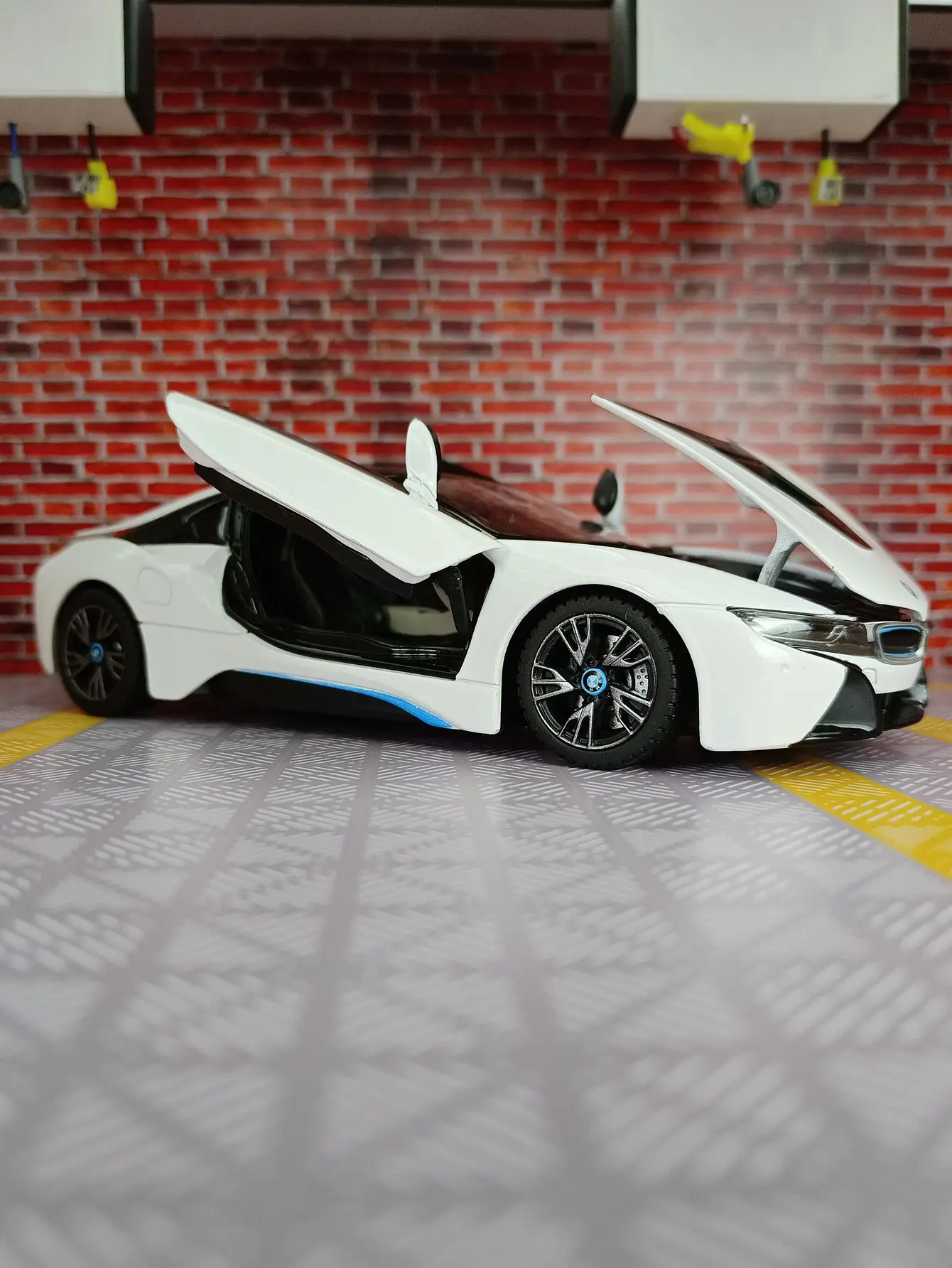 1:24 BMW I8 nero auto in lega modello di auto simulazione decorazione auto collezione regalo giocattolo pressofusione modello ragazzo giocattolo