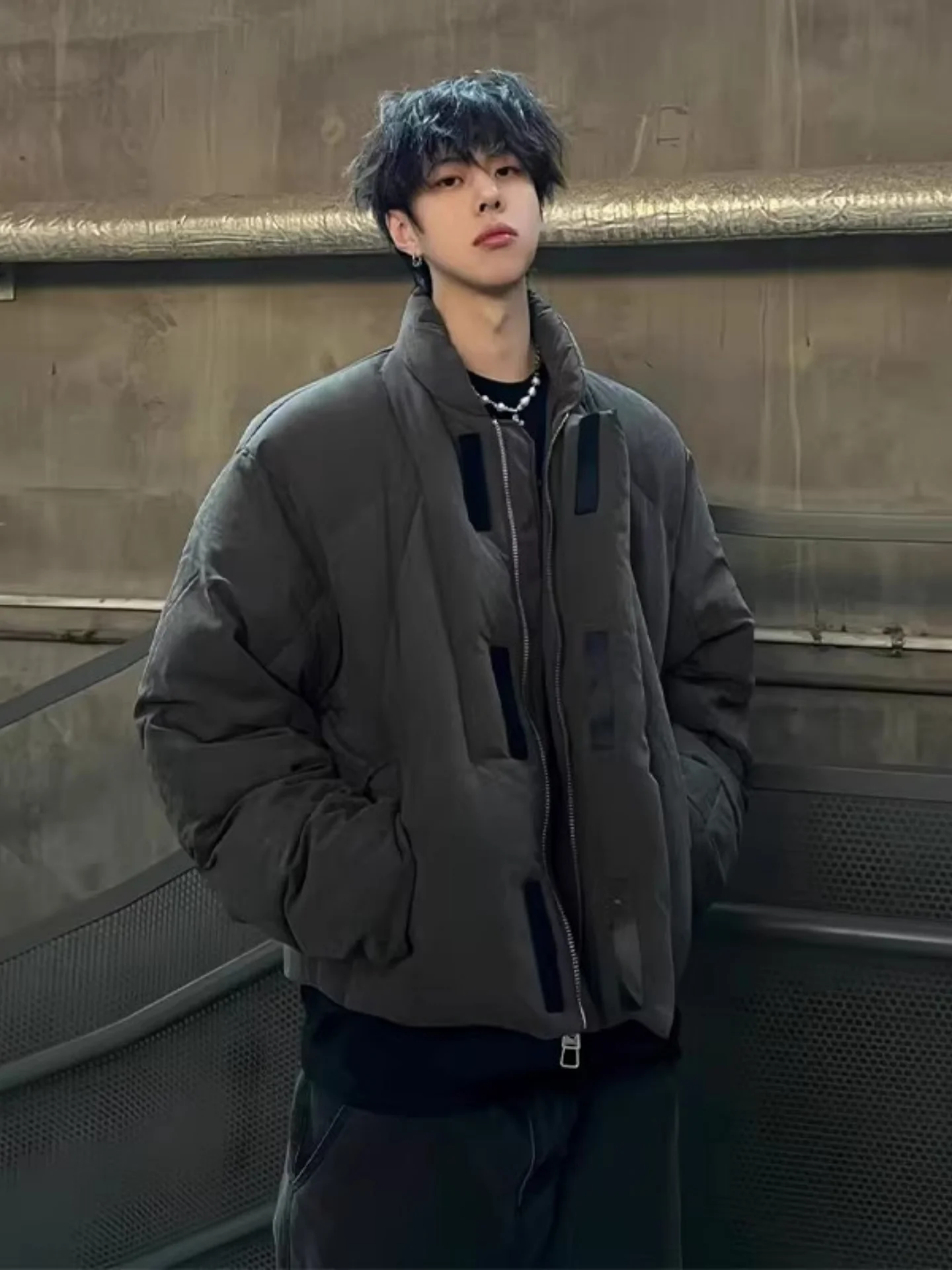 

Мужская зимняя теплая куртка Cleanfit из хлопка и замши с воротником-стойкой, длинными рукавами и застежкой-молнией