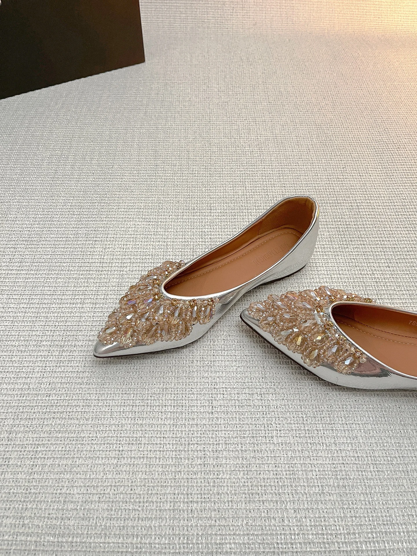 silver-leather-version-2026-spring-new-style-ballet-flat-shoes-women's-pointed-toe-flat-bottom-diamond-decorated-casual-loafers
