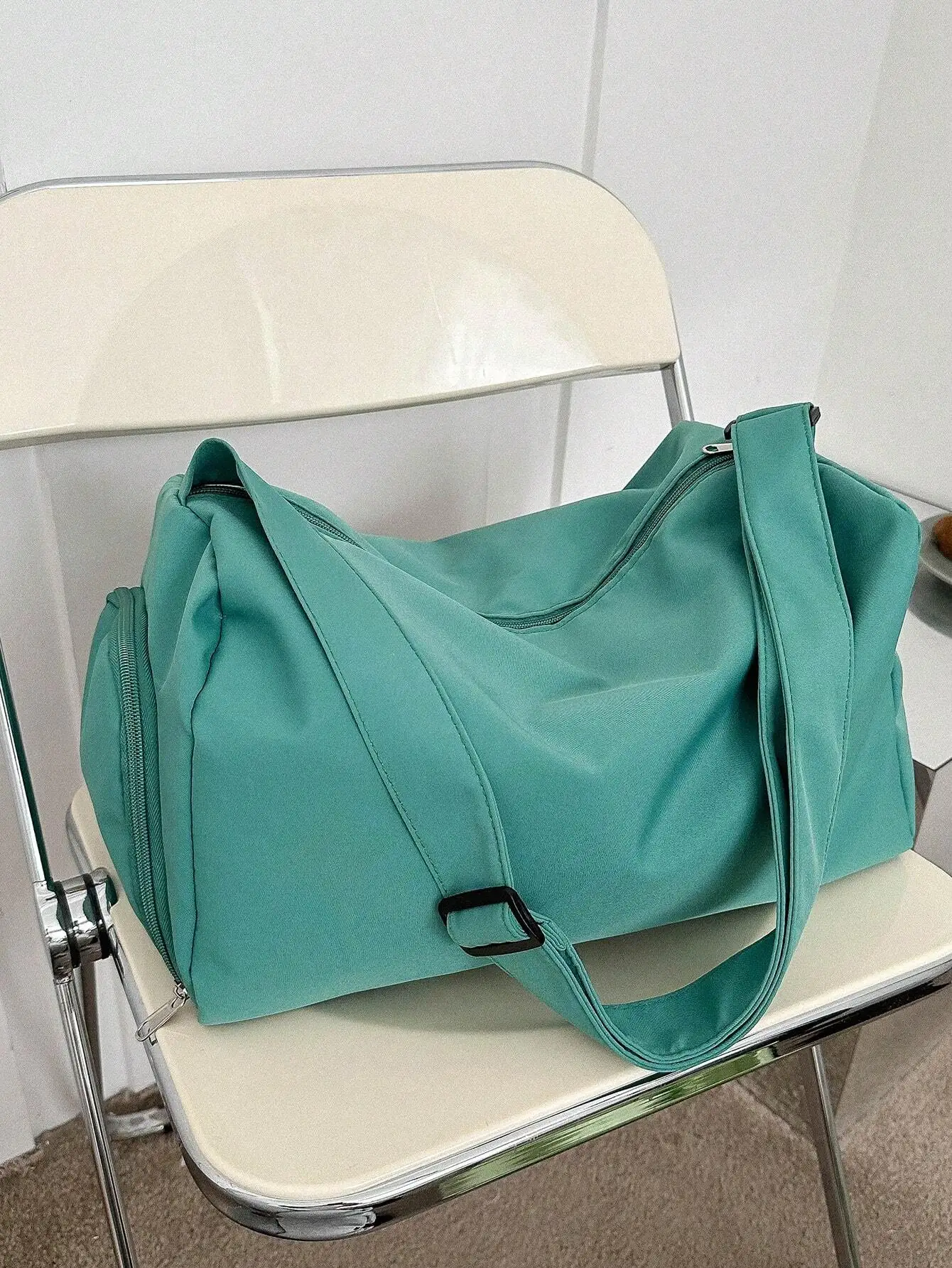 

Cross-Border Sport Yoga Shoulder Bag Large Capacity Lightweight Travel Duffel Bag, With Dry And Wet Separation, Water-Resistant