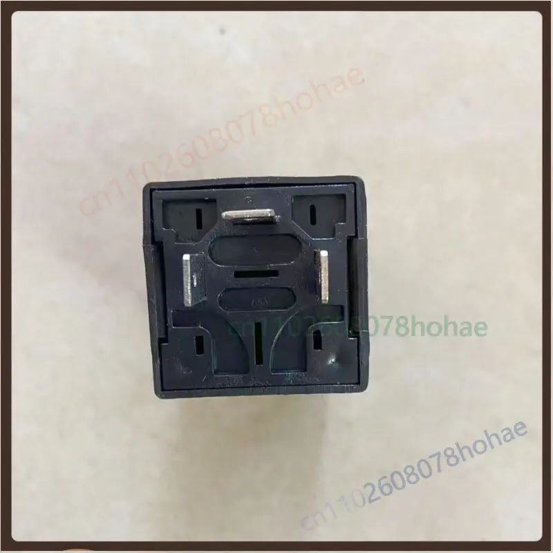 3 Pin Flasher Relay SGD202 For Kinglong Passenger Bus Tour School Bus Turn Signal Flashing Relay Replacement Parts
