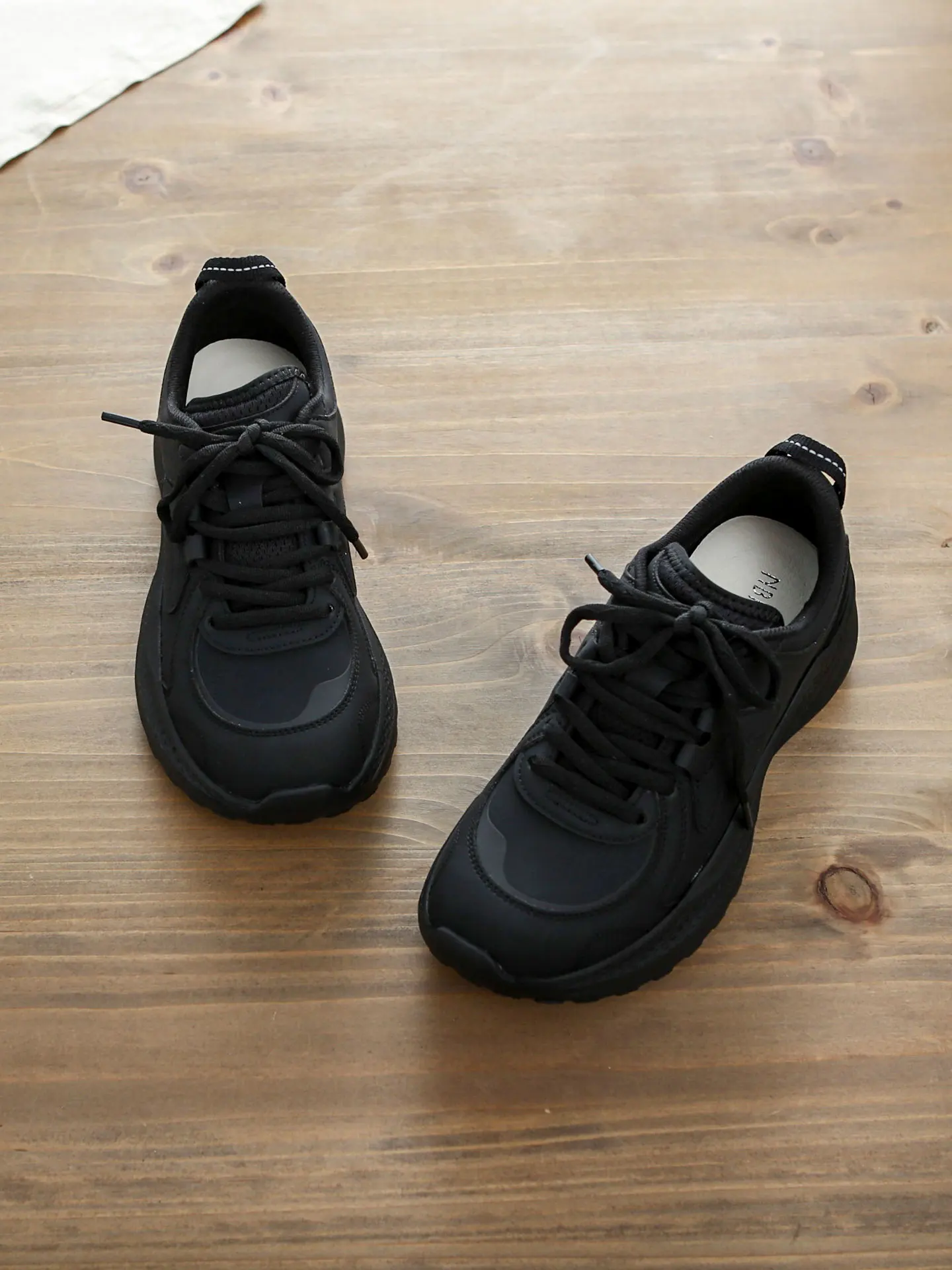 Lightweight Casual Sport Shoes Flat Bottom Outdoor Walking Shoes Shock Absorption Anti-Slip Fashionable Low Cut Running Shoes