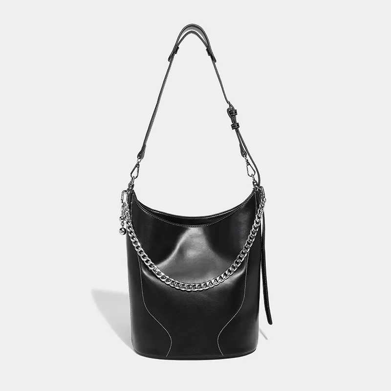 2023 Advanced Casual Commuting Shoulder Underarm Bag High Capacity Tote Handbag New Metal Chain Bucket Bags for Women Trend