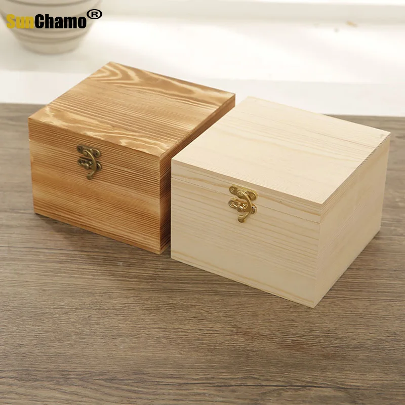 

Pine Retro Wooden Box - Antique Style Desktop Storage Container with Clamshell Design and Lockable Function