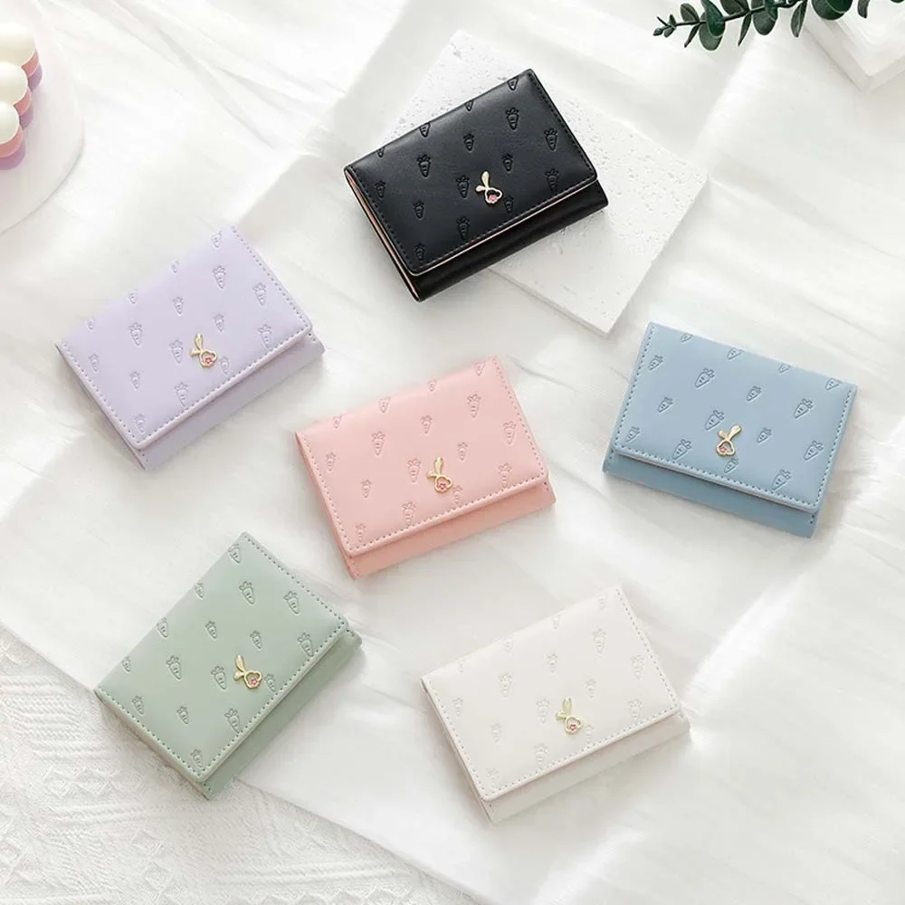 Tragbare Cartoon Kaninchen Geldbörsen Karotte Gedruckt Druckknopf Dame Kurze PU Brieftasche Wasserdichte Candy Farbe Dreifach Gefaltete Karte Tasche
