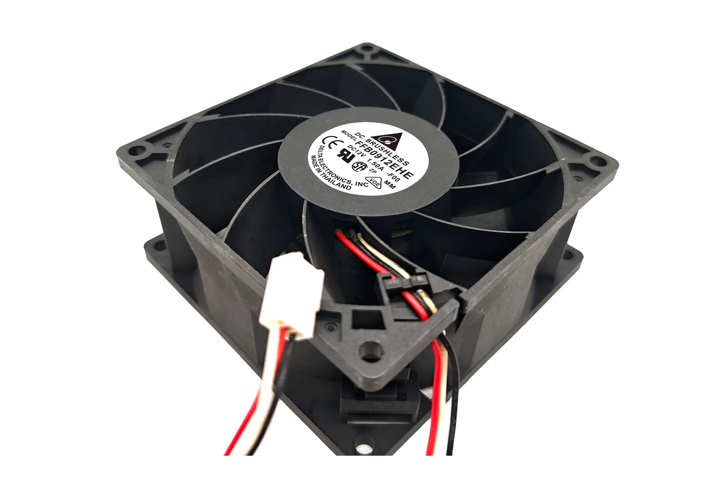 

Delta Electronics FFB0912EHE F00 DC 12 В 1,5 А 90x90x38 мм 3-проводной охлаждающий вентилятор