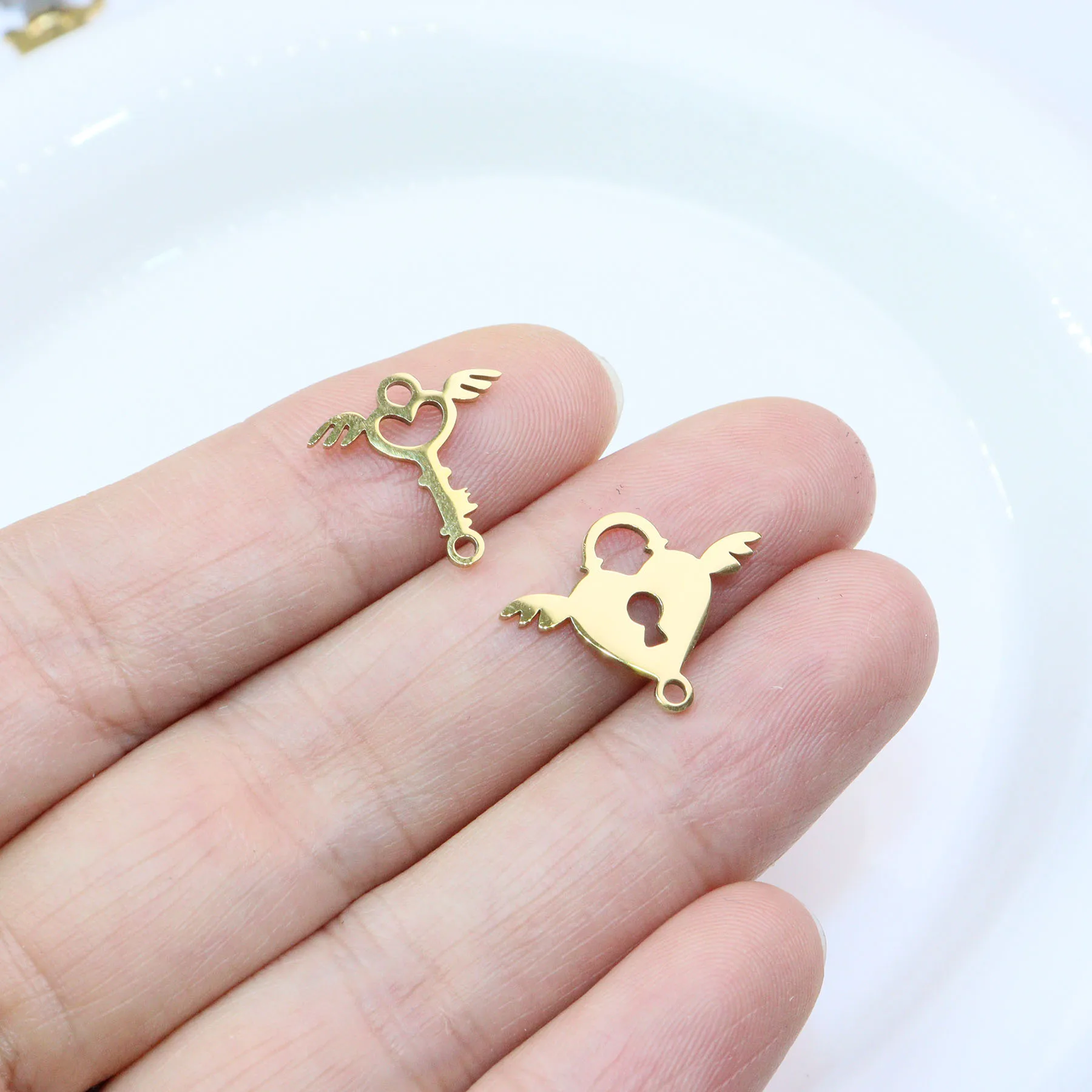 5sets Stainless Steel Shiny Key Lock Friends Jewelry Charms Bracelet Connecter Pendant DIY Handcraft Waterproof Antiallergic