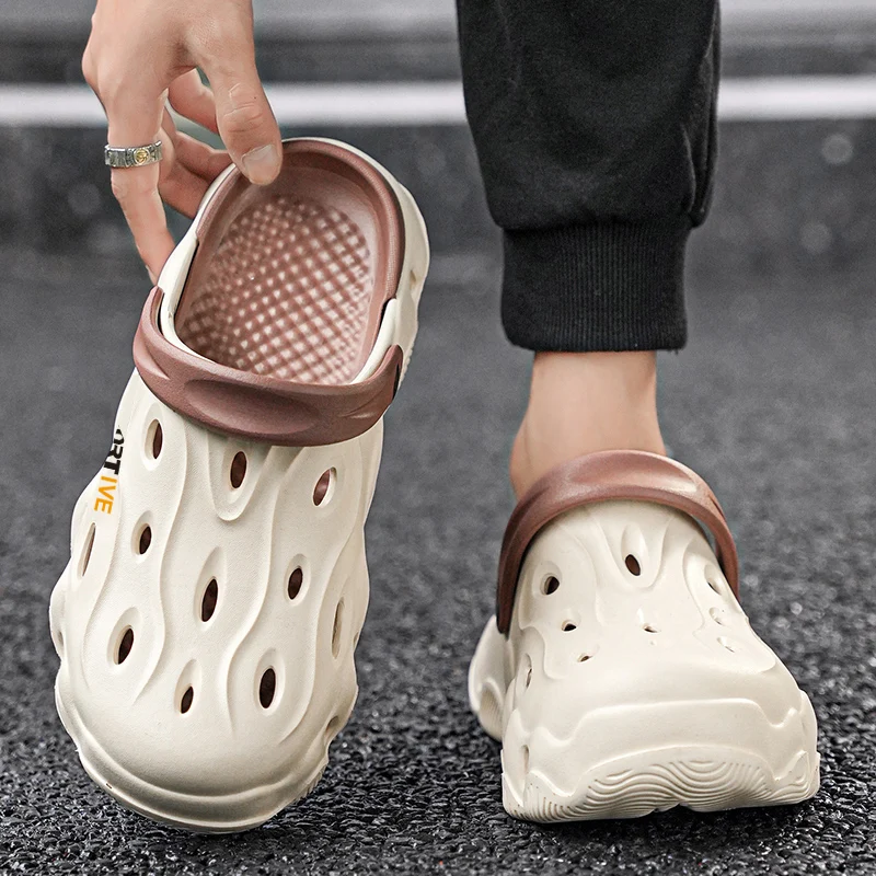 New hole shoes in summer men wear wading shoes in summer explosions sandals and slippers men's beach shoes