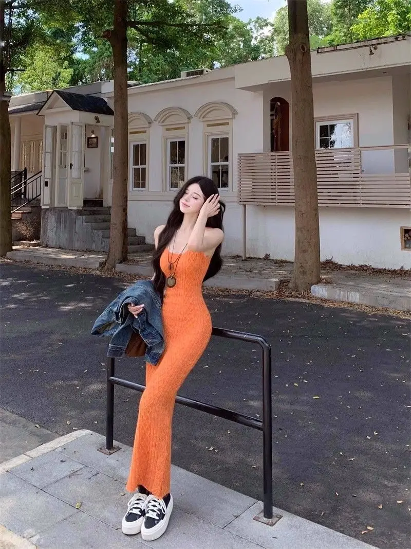 

Вязаное платье без рукавов с декоративными элементами, женское летнее, с ажурными оборками, многослойное, укороченное, романтичное, с контрастными вставками, цветочным узором, изящное