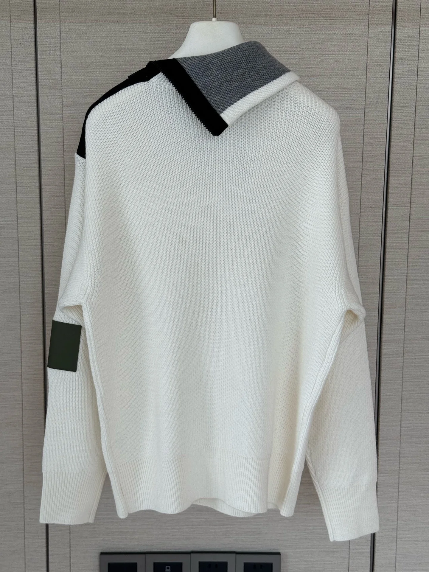 2026 Autumn/Winter New Women's Color blocked Knitted Sweater, Asymmetric Collar Pullover Knitted Sweater, High Quality