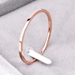 Anillo de boda para hombre y mujer, sortija fina de acero de titanio, Color oro rosa, antialérgico, joyería de moda, venta al por mayor, 1MM