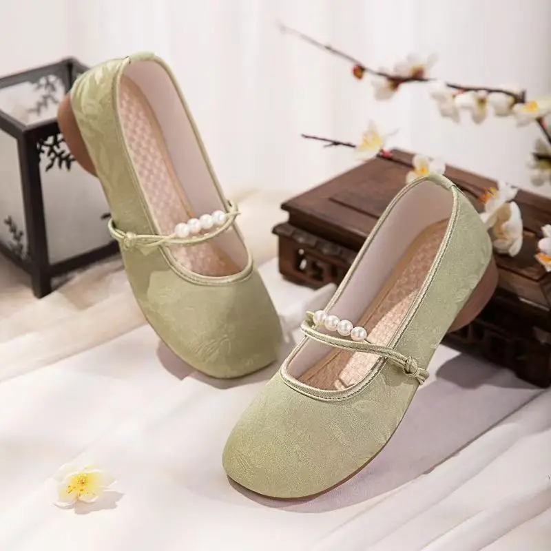 女性の新しいローヒールソリッドカラーチャイナシューズエスニックスタイルラウンドトゥ浅いスリップオン漢服靴軽量レトロ布靴