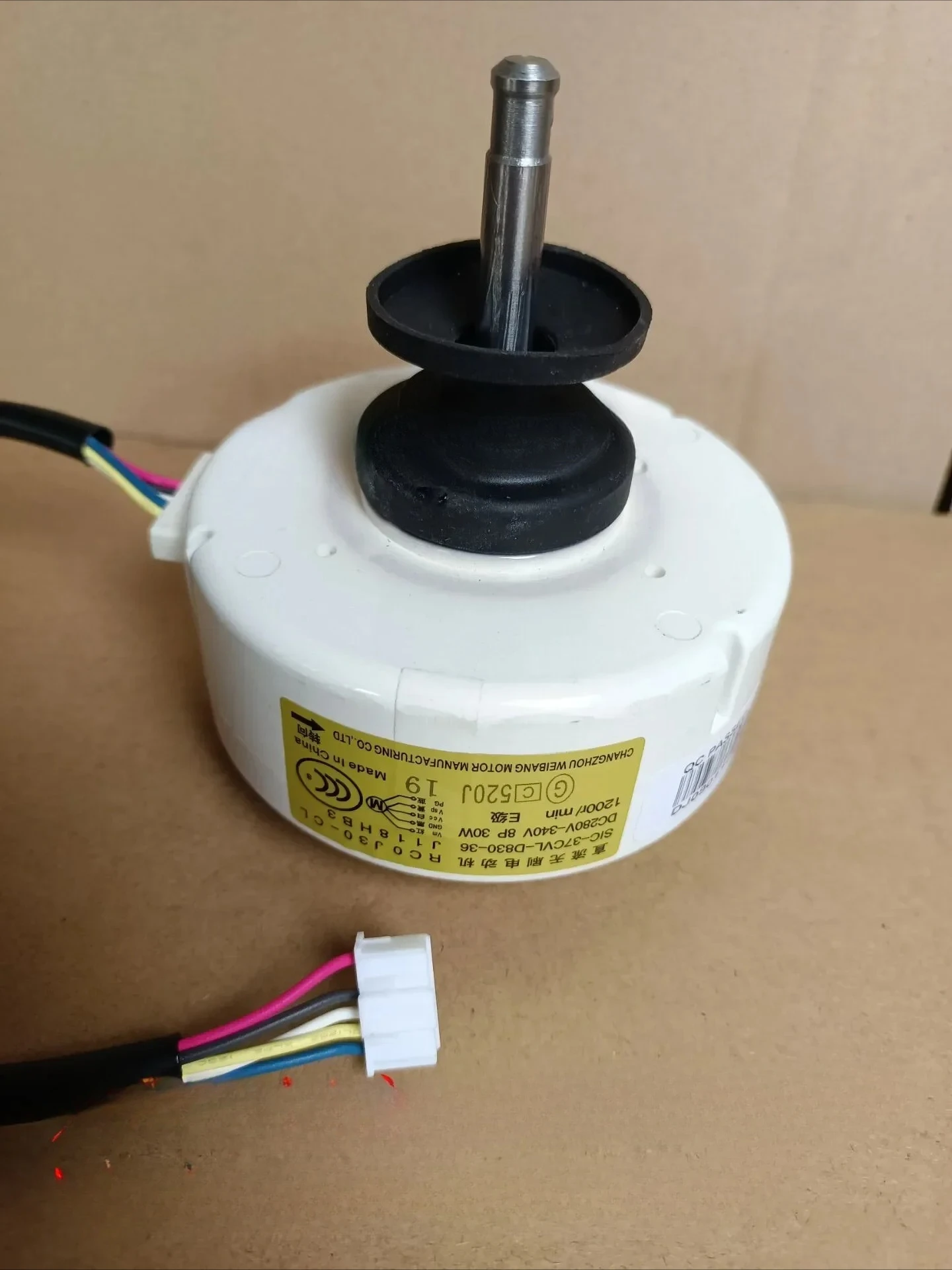

Вентилятор постоянного тока кондиционера SIC-37CVL-D830-36 J118h98
