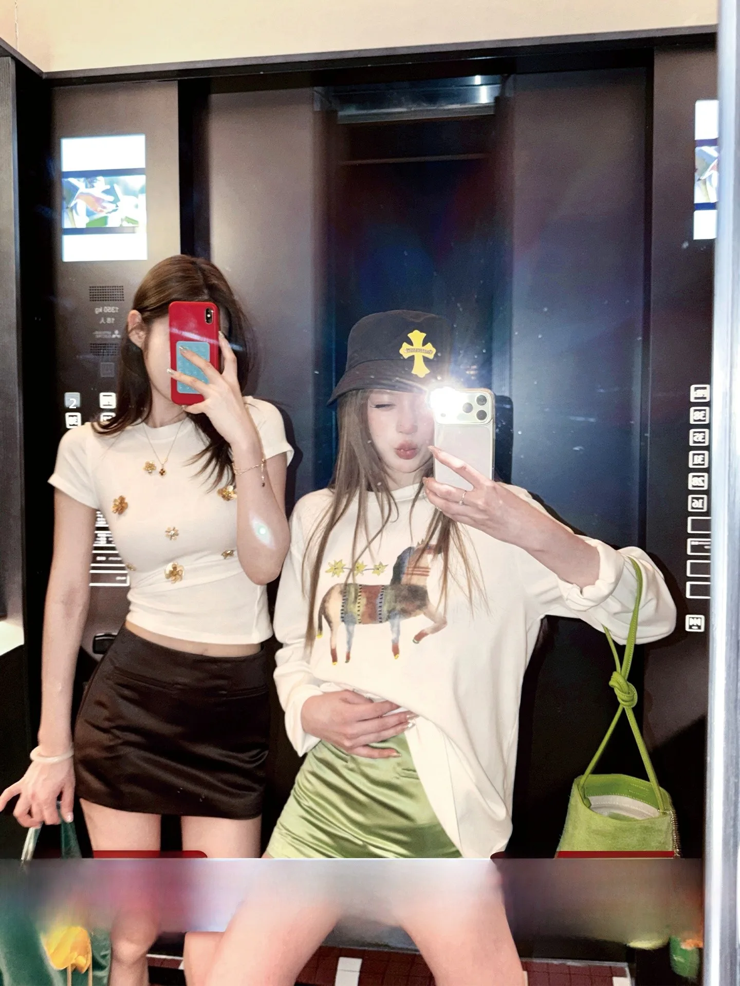 

Retro Luminous High Waist A-Line Skirt Women's Fashionable Satin Half Skirt Slimming Style Spring 2026 Standard Fit