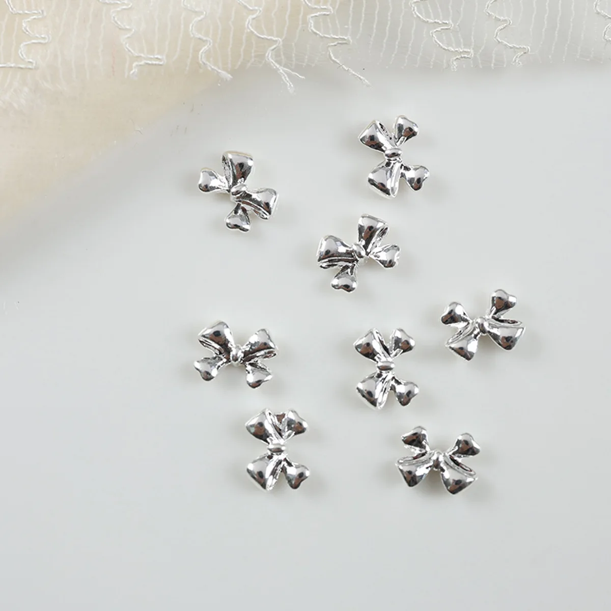 30 قطعة شريط معدني صغير جميل ربطة القوس فيونكة الذهب الفضة الأبيض K سبيكة مسمار الفن الراين زينة مانيكير بريق لطيف السحر