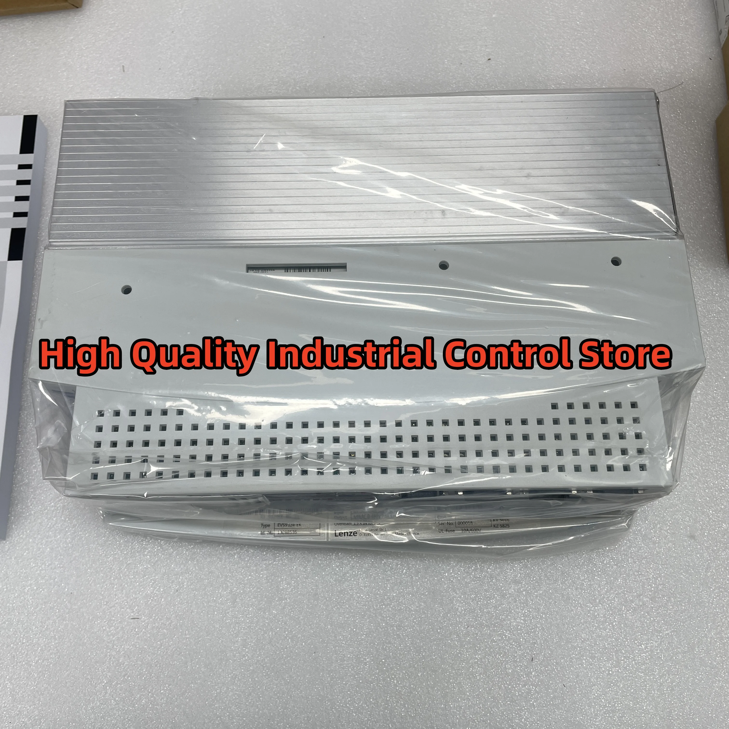 

Преобразователь частоты EVS9321-ESV004 100%НОВЫЙ EVS9321-EPV004