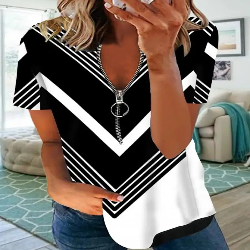 

Plus Size Women's V-neck Short Sleeve Black Geometric Printed Top