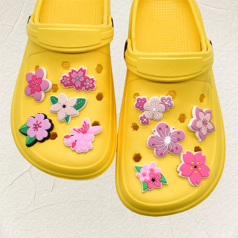 لطيف الوردي زهرة الأحذية سحر ل دبوس اكسسوارات الديكور سوار معصمه PVC دبوس النساء هدايا الحفلات الكرتون الأحذية الملحقات