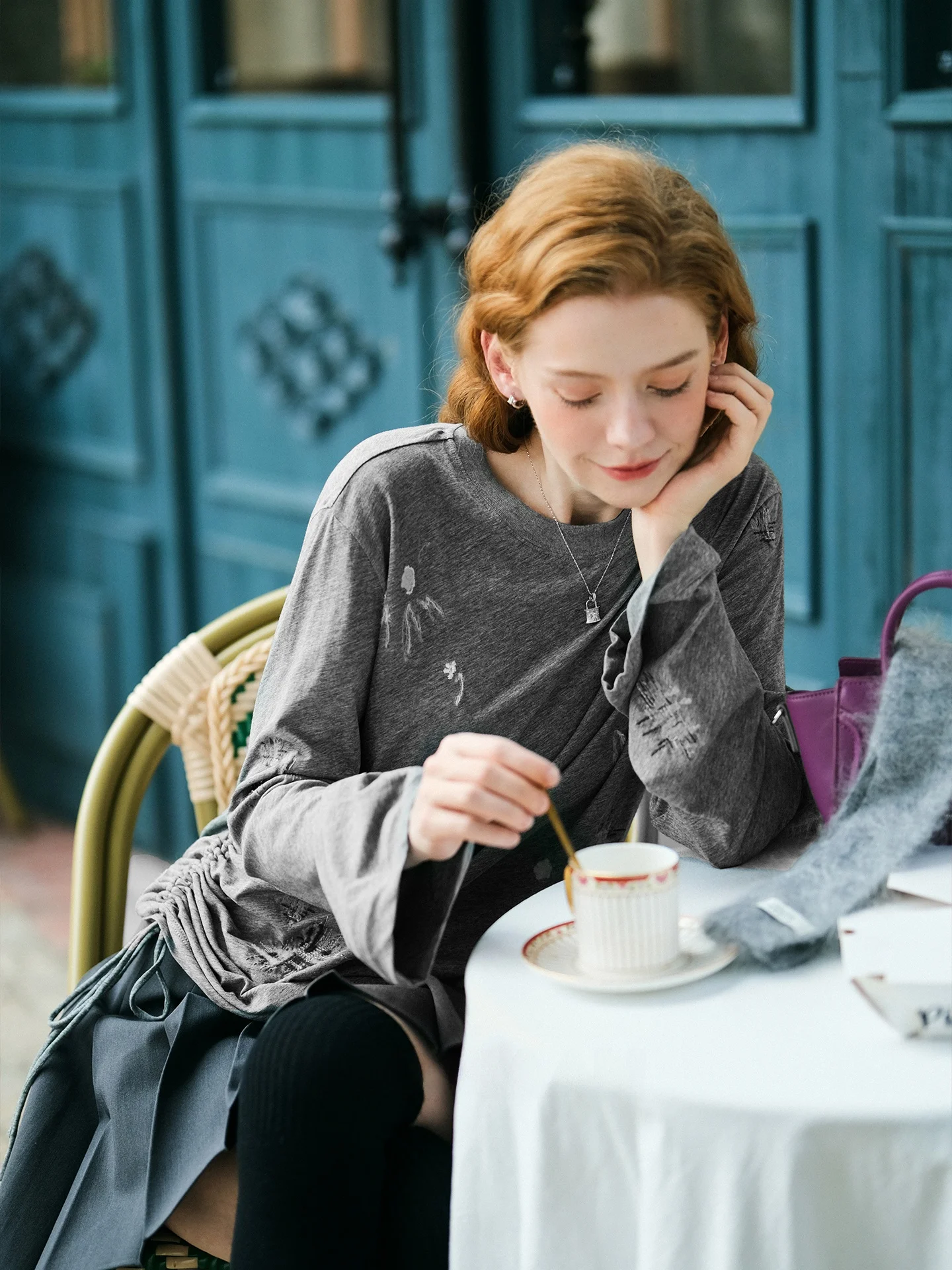 

Embroidered Loose Long Sve round Ne T-irt Women's Casual Cotton Top for Autumn Winter Paper Person Series Side Dstring