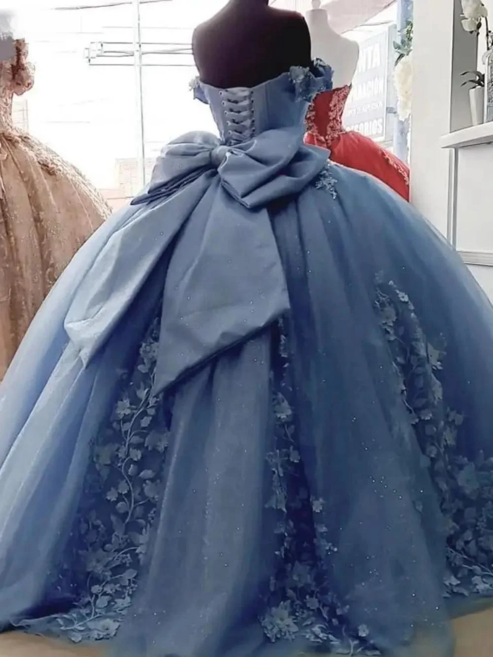 ElbŰvölő applique 3D virágos quinceanrra báli dresses Regényes Jegyes nyakú Hercegnő stv Választékos Jószagú 16 ruhát vestidos