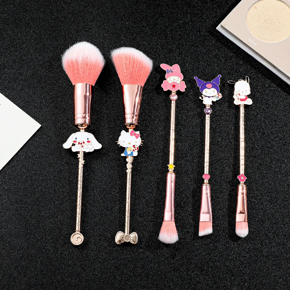 Set di pennelli per trucco in metallo da 5 pezzi Pennelli per trucco Sanrio Kuromi per guance Pennello per fondotinta cosmetico per occhi Regalo di Natale per la fidanzata