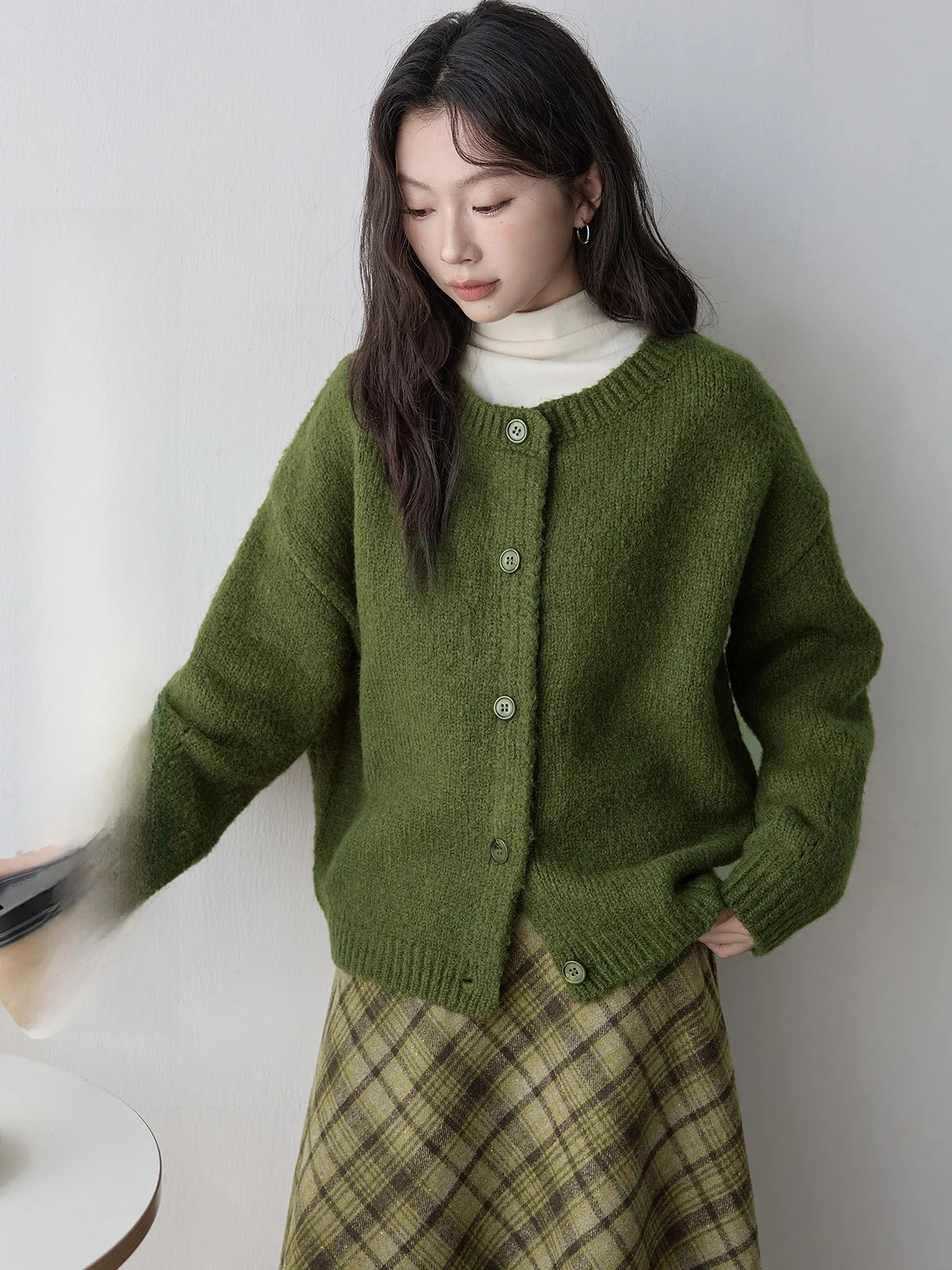 

Вязаный свитер HuiXi с круглым вырезом для женщин: модный, универсальный, стройнящий, весенняя новинка, открытый кардиган для повседневной носки