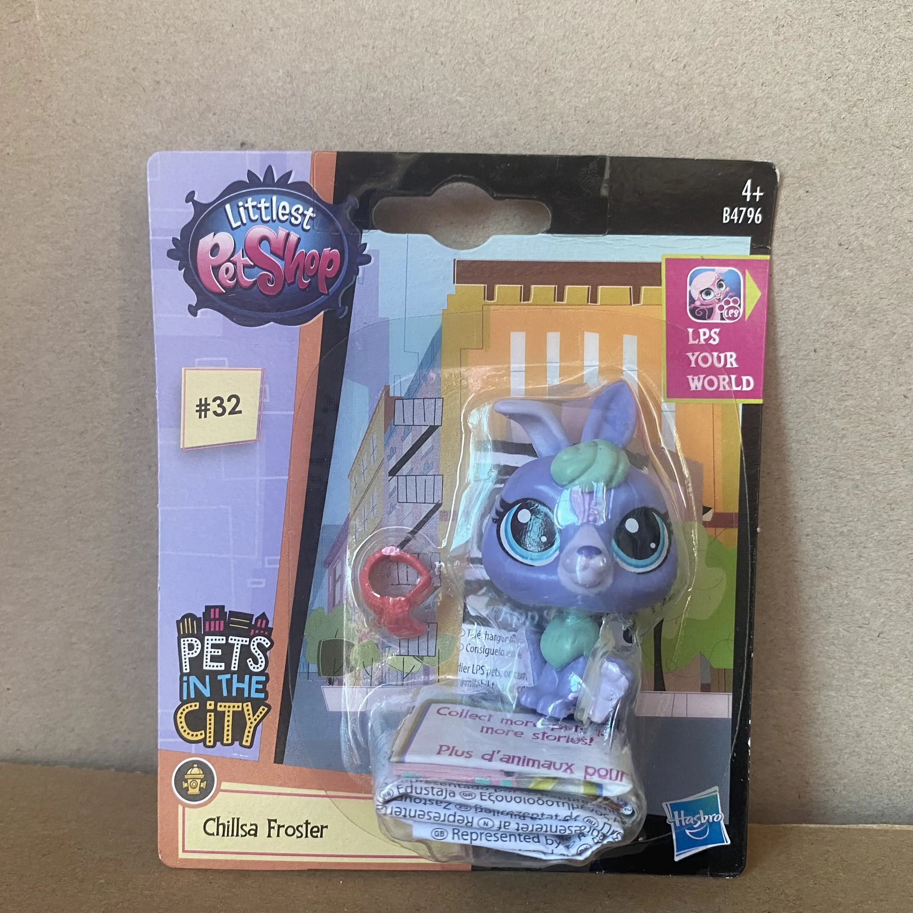 2 INCH Littlest Pet Shop Pets in the City #32 CHILLSA FROSTER the Arctic Hare toy gift New packaging for shipmen