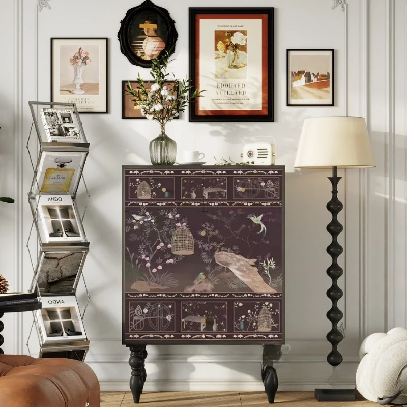 Armadietto decorativo dipinto medievale Stampa retrò cinese fissa, cassettiera per camera da letto in legno massello contro il muro