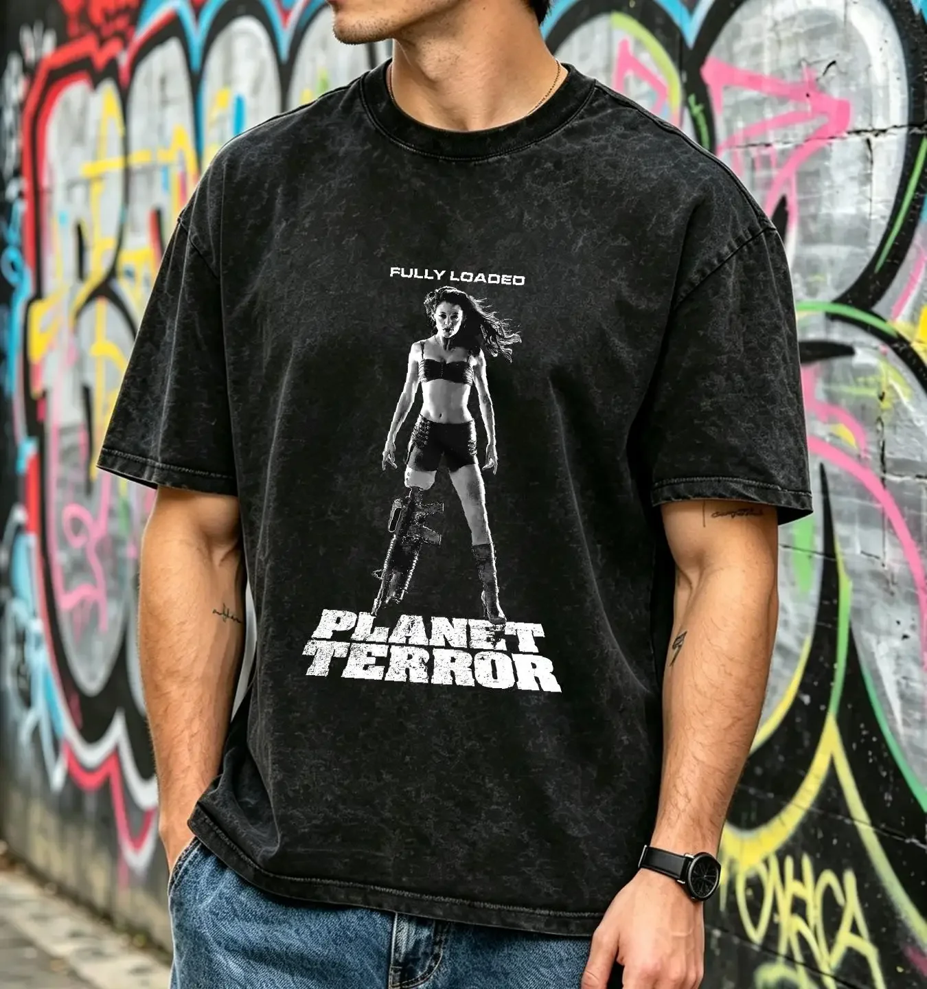 t-shirt-delave-motif-« planet-terror »-film-d’horreur-de-tarantino-manches-longues-ou-courtes-style-vintage-vetements-de-createur-delaves-style-decontracte