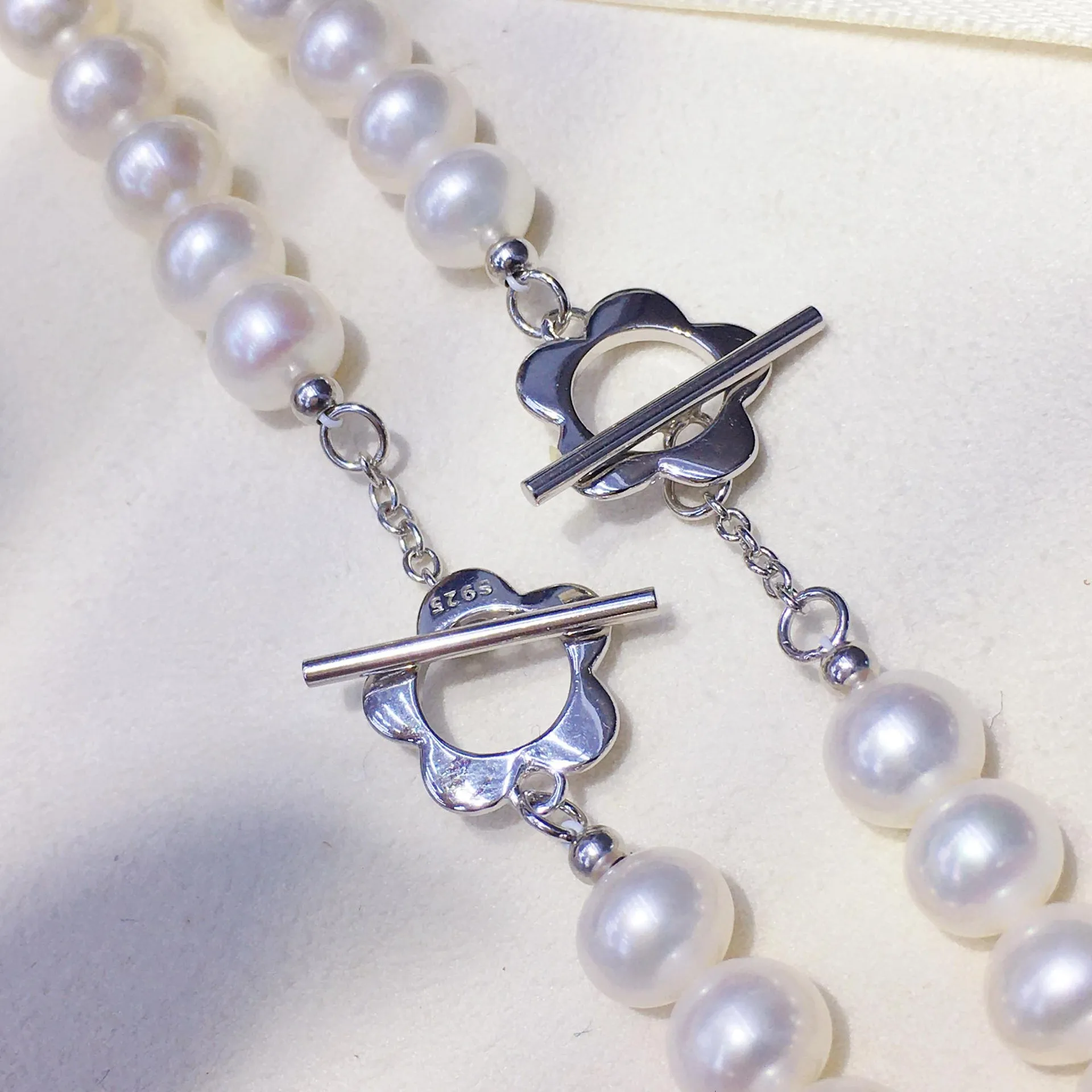 

Gorgeous South Sea Round AAAA7-8mm White Pearl Necklace 925s/16-35in