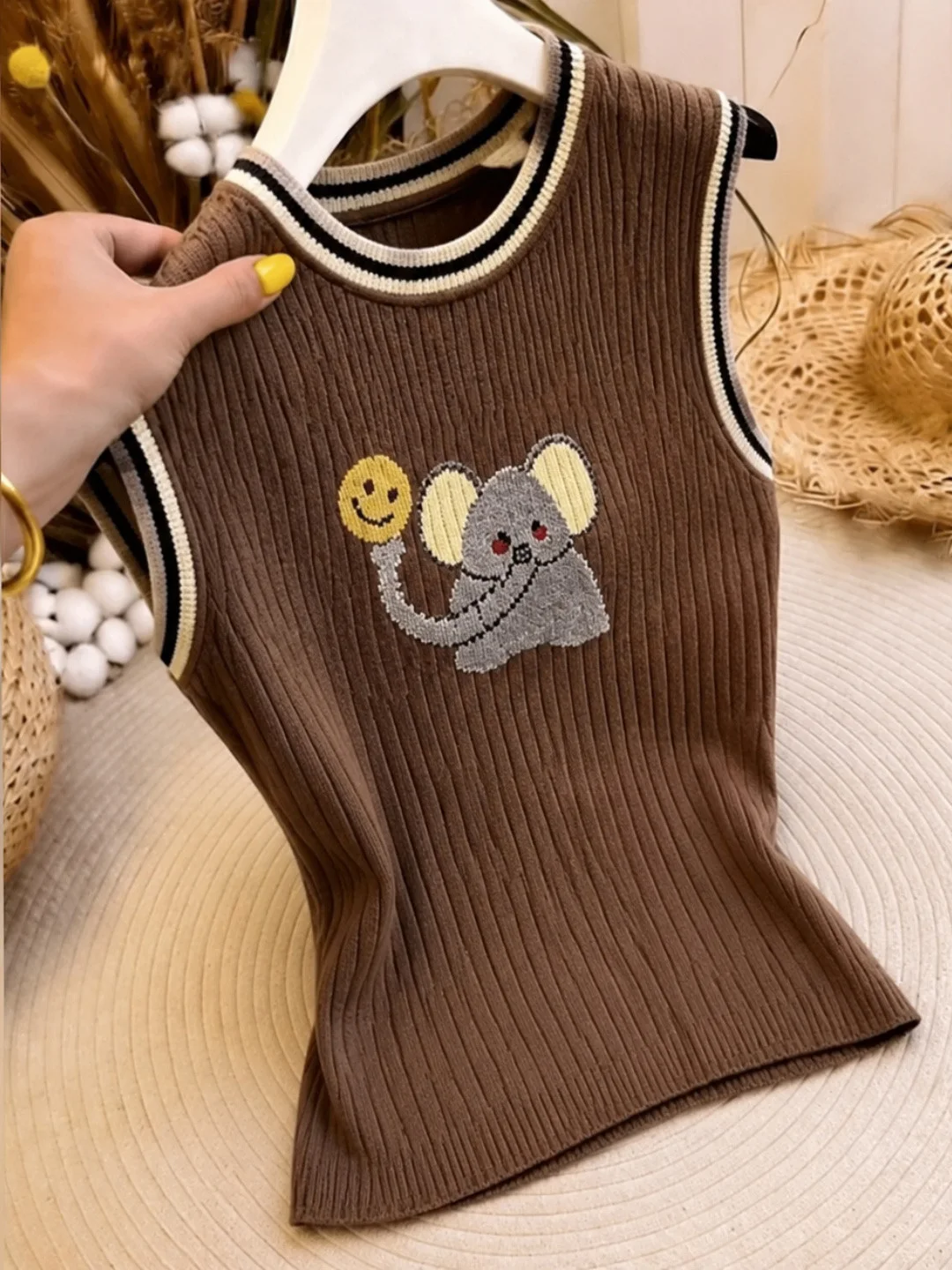 

Summer Design Ice Silk Knitted Top Print Sleeveless Vintage Style Women's Fashionable Retro Vest Korean Style Straight Cut