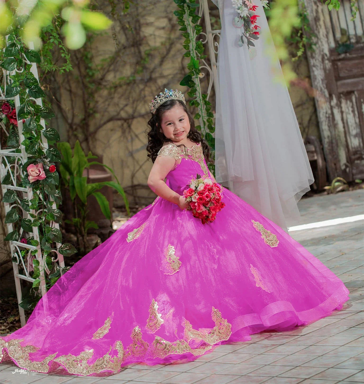 Красные платья с цветочным узором для девочек по индивидуальному заказу на свадьбу, без рукавов, с золотыми аппликациями, великолепное детское бальное платье для первого причастия, официальных мероприятий