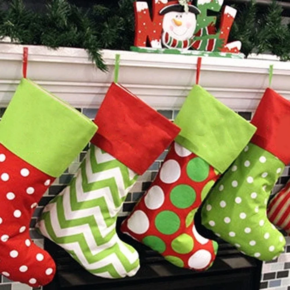 Weihnachtsstrumpf, grün, rot, gepunktet, gewellt, gestreiftes Muster, perfektes Herzstück für Familien, Weihnachtsdekorationen