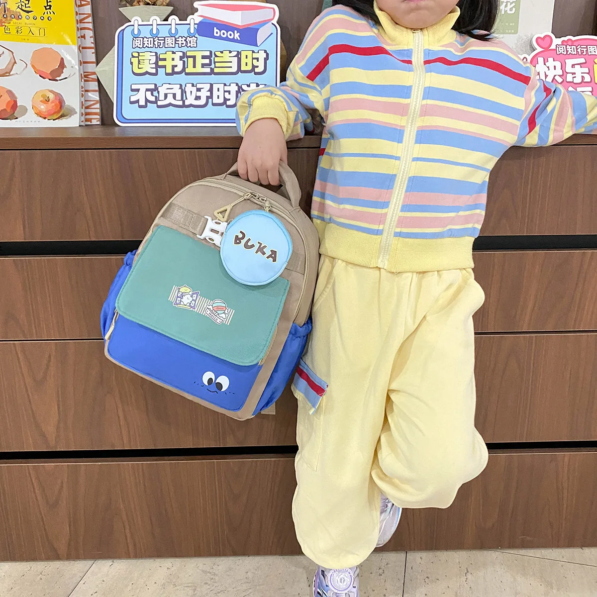 New lightweight schoolbag for children, designed to reduce burden,suitable for both boys and girls backpa, backpack for children