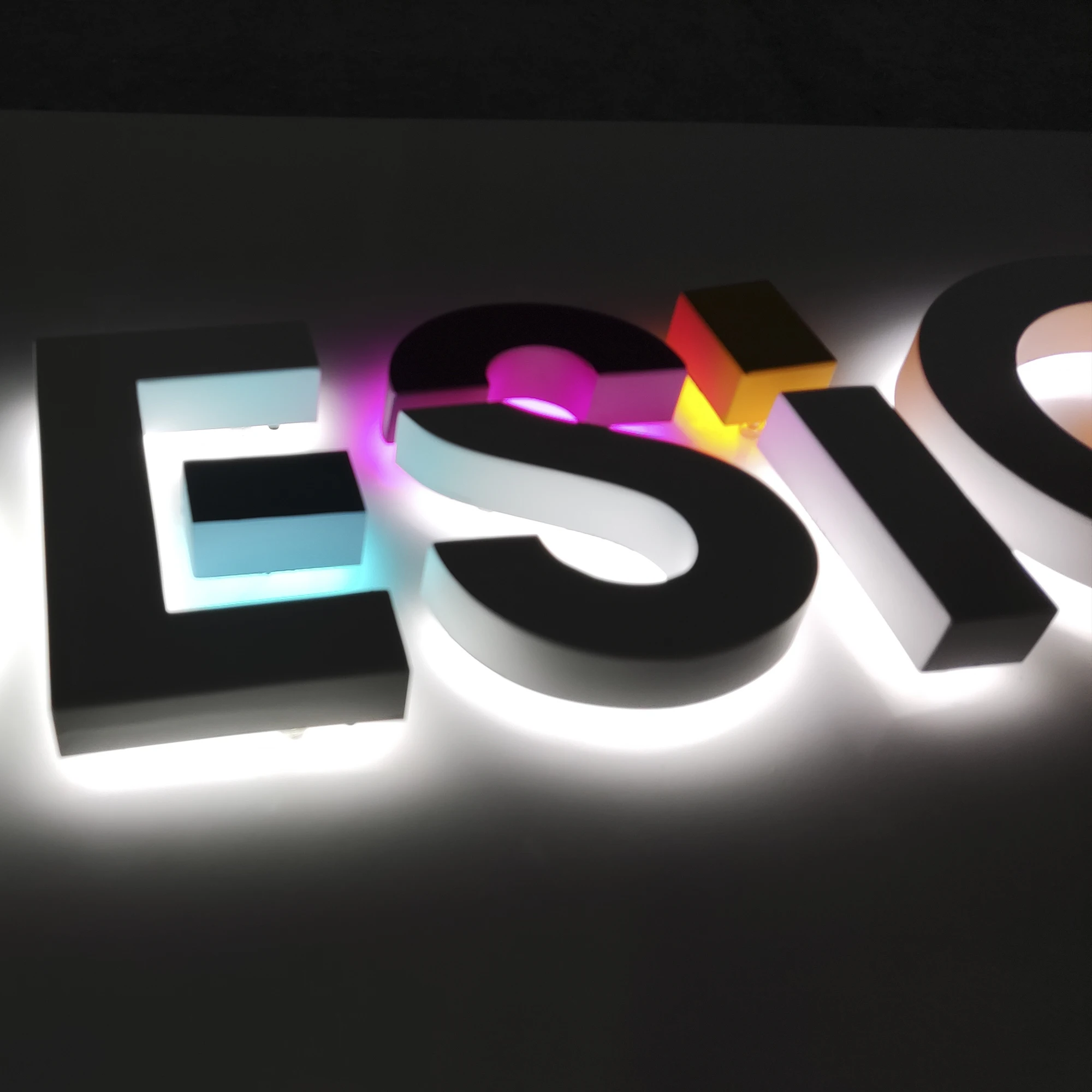 Kustom 3D lampu latar LED baja nirkarat saluran terbalik huruf dekorasi eksterior logo pencahayaan halo