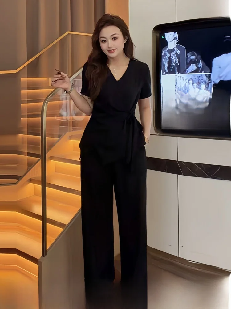 

Повседневный летний костюм-двойка для полных женщин: свободный крой, высокая талия, длинные брюки и футболка