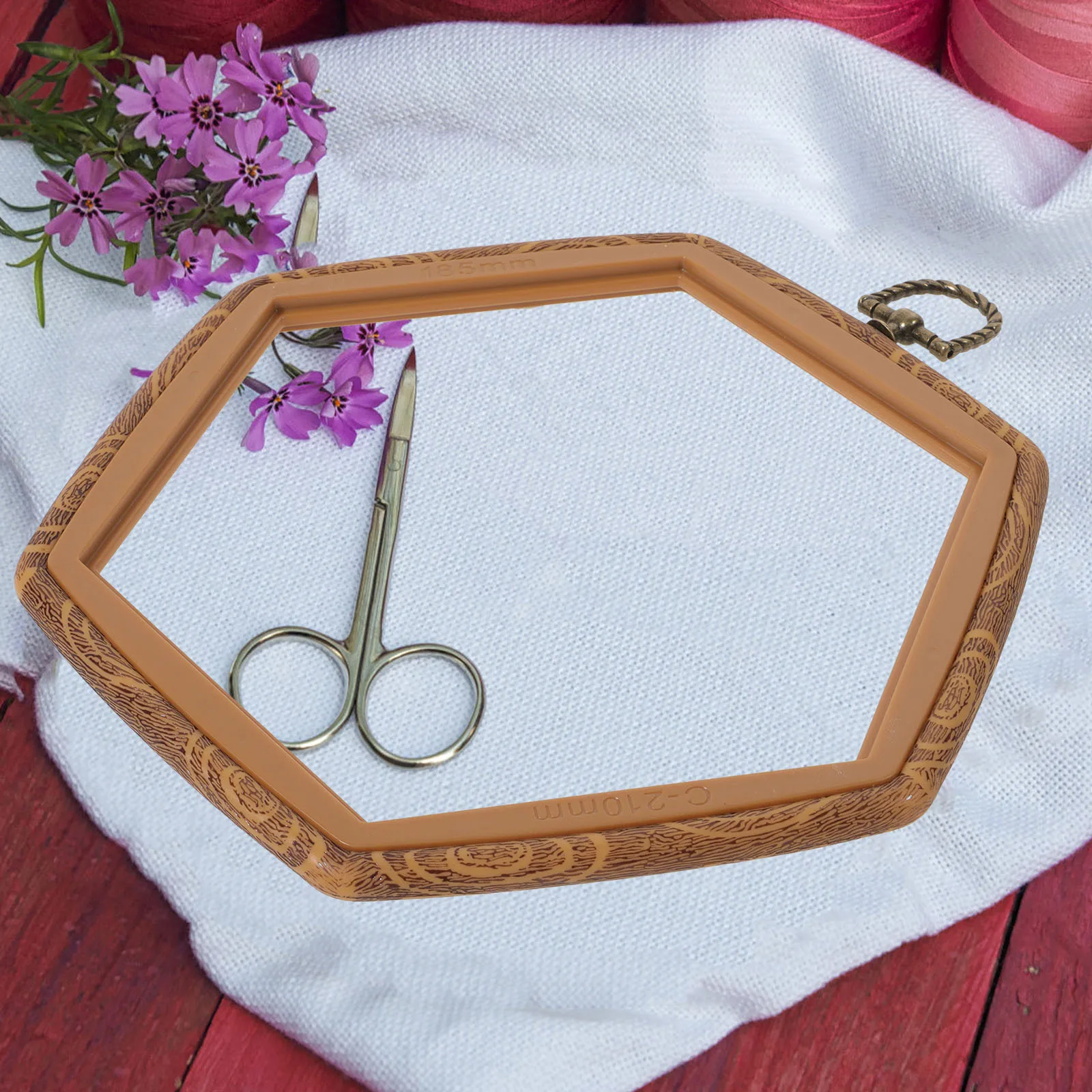 

Reusable Hexagon Embroidery Hoop Durable Smooth Durable Tool for Cross Stitch DIY Sewing Needlework Embroidery Hoops