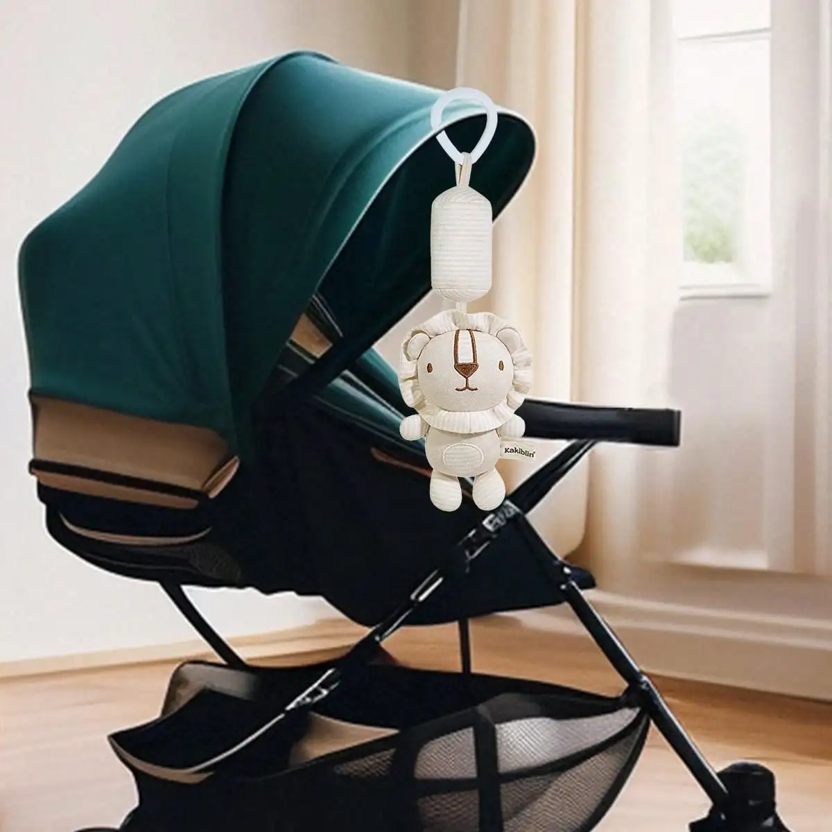 Passeggino montato su auto dei cartoni animati con campanelli eolici appesi per i bambini per impugnare e lenire i giocattoli che suonano