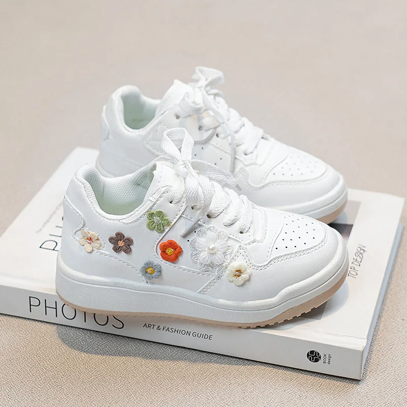 White Sneakers 3D Flower Decor Casual Board Shoes Soft Rubber Sole Lace‑Up Breathable Children Sports Shoes