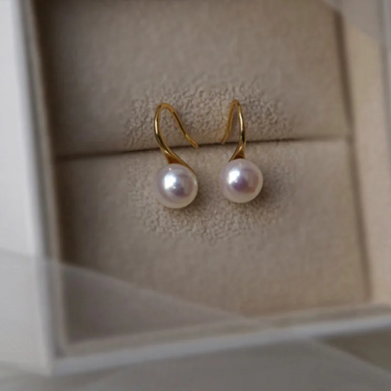 Fashion and art light luxury pearl earrings for women daily commuting simple round pearl earings stud sweet and high-end jewelry