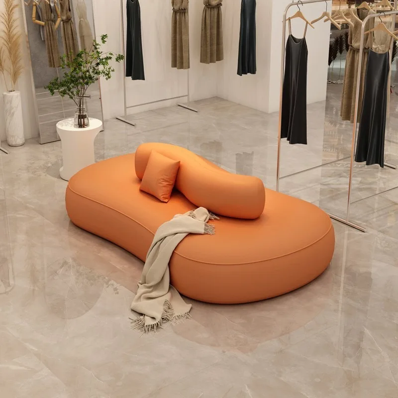 Double-sided curved fabric sofa, cat scratching skin in the cinema lounge area