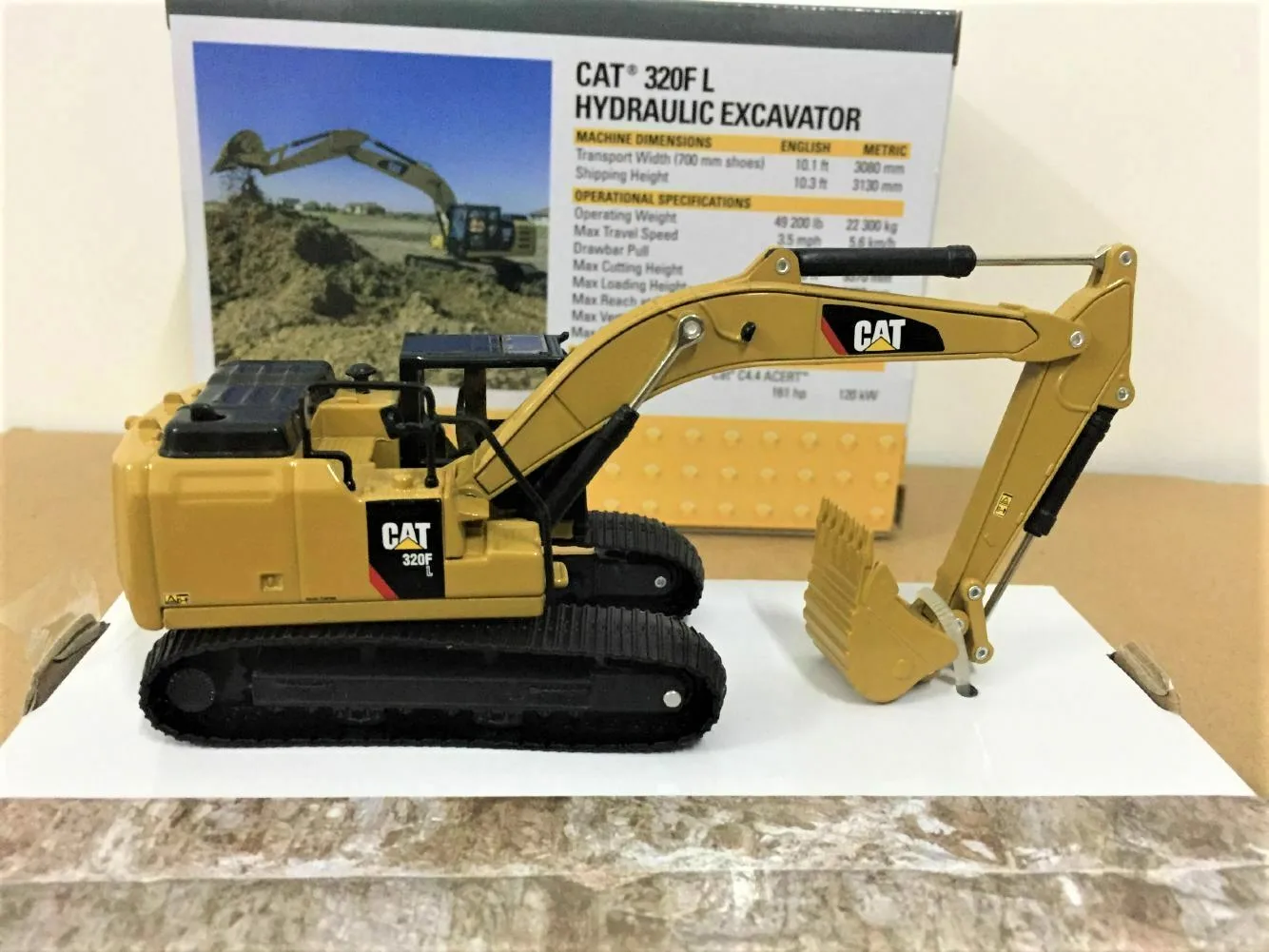 Cat 320F l escavadeira hidráulica, escala 1:64, modelo do metal por mestres Diecast, DM85690