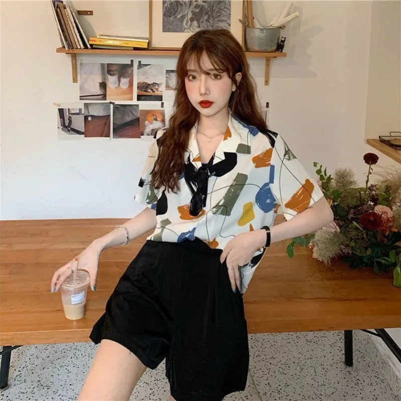 Casual Shirts Women Daily Fashion Korean Style Short Sleeve Tops Beach Vacation Vintage Chic Retro Graffiti Print All-match Y2k