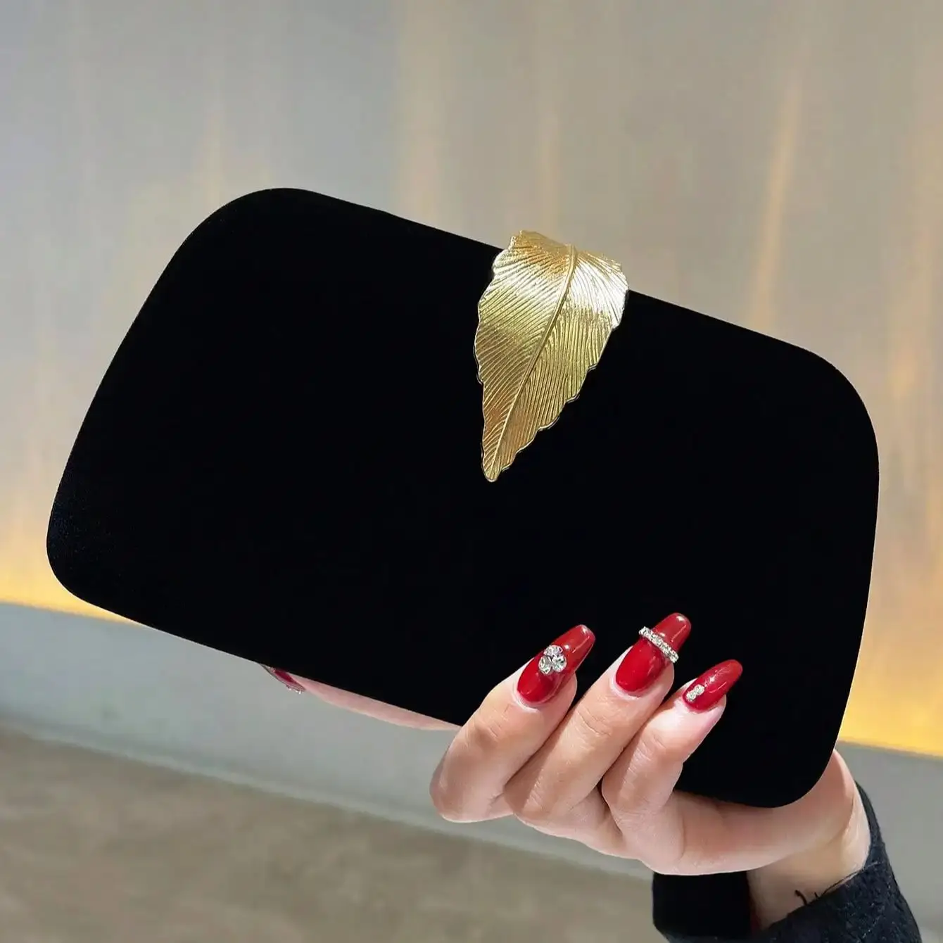 

PU Leather Leaf Glamorous Elegant Women Evening Bags Luxury Bow Sequined Clutch Mini Acrylic Box Rhinestones Prom Dinner Banquet