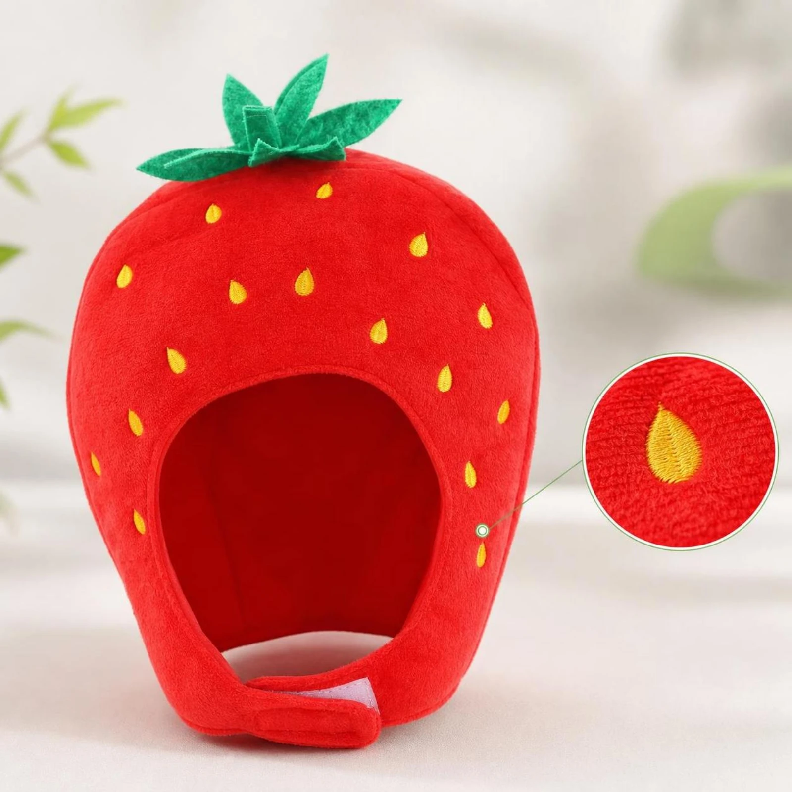 Cappello Vellutato a Forma di Fragola, Divertente Copricapo con Cinturino Sottogola, Comodo e Leggero per Cosplayer, Cosplay